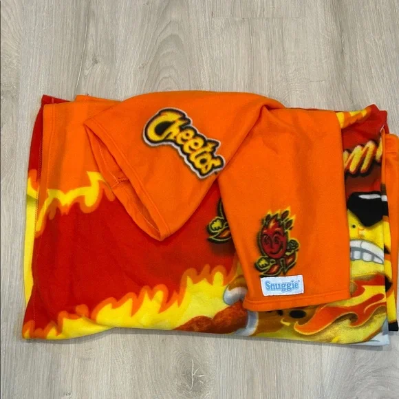 Snuggie Wearable Blanket With Fun Flaming Hot Cheetos Print - Picture 4 of 4
